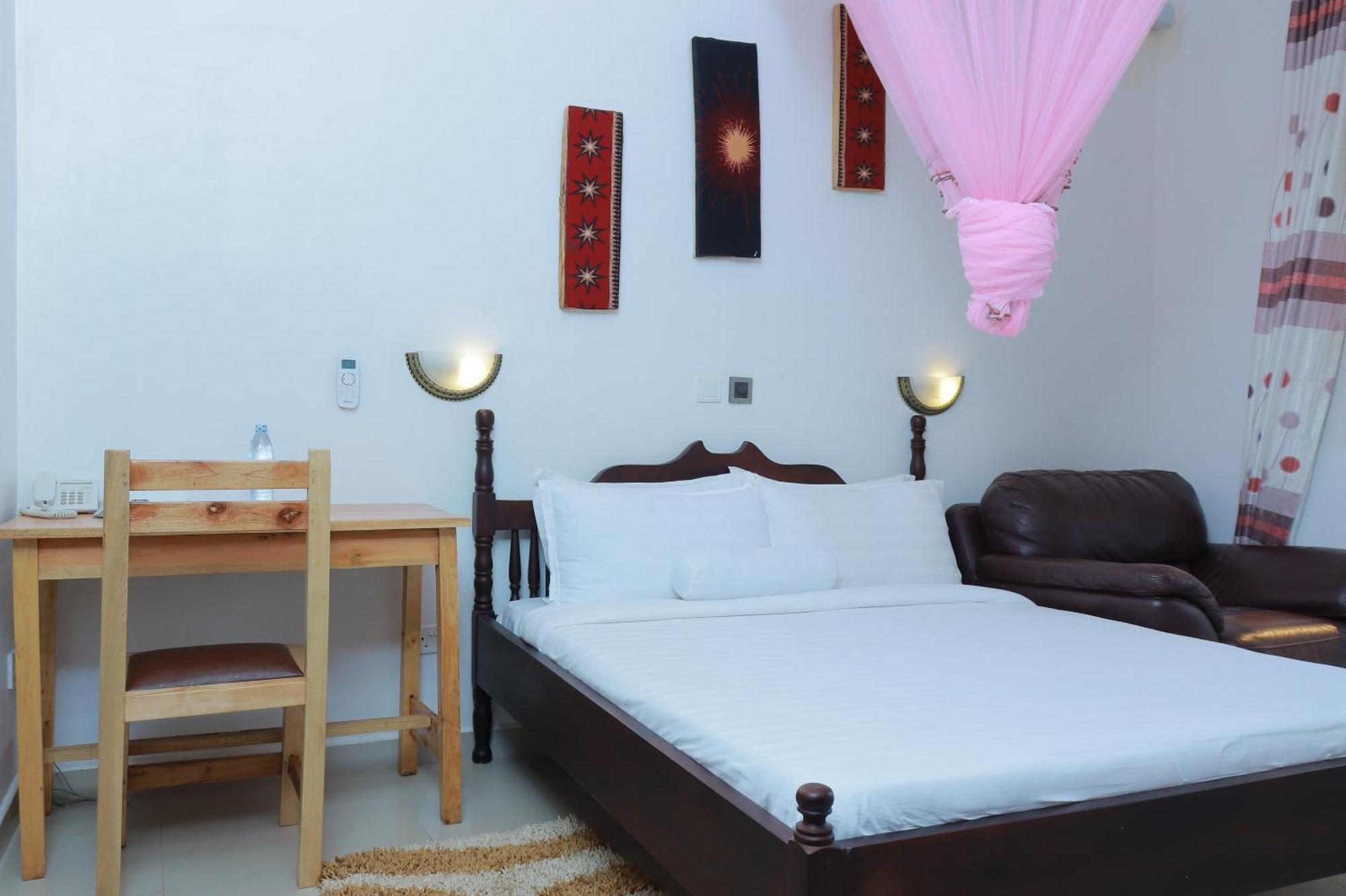 Mowicribs Hotel And Spa Энтеббе Экстерьер фото