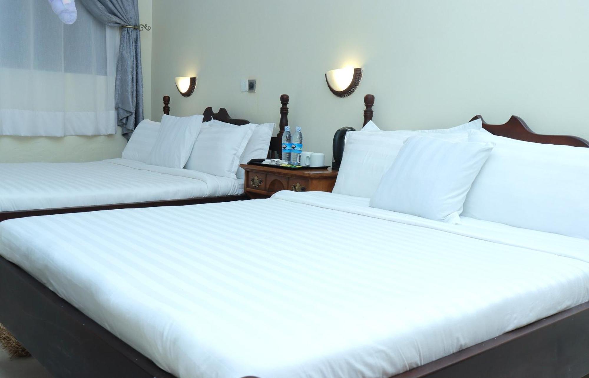 Mowicribs Hotel And Spa Энтеббе Экстерьер фото
