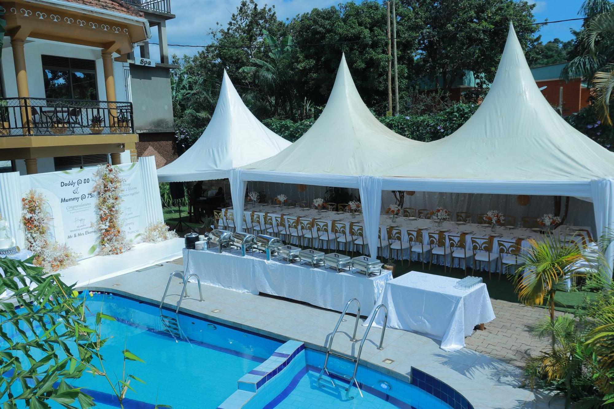 Mowicribs Hotel And Spa Энтеббе Экстерьер фото