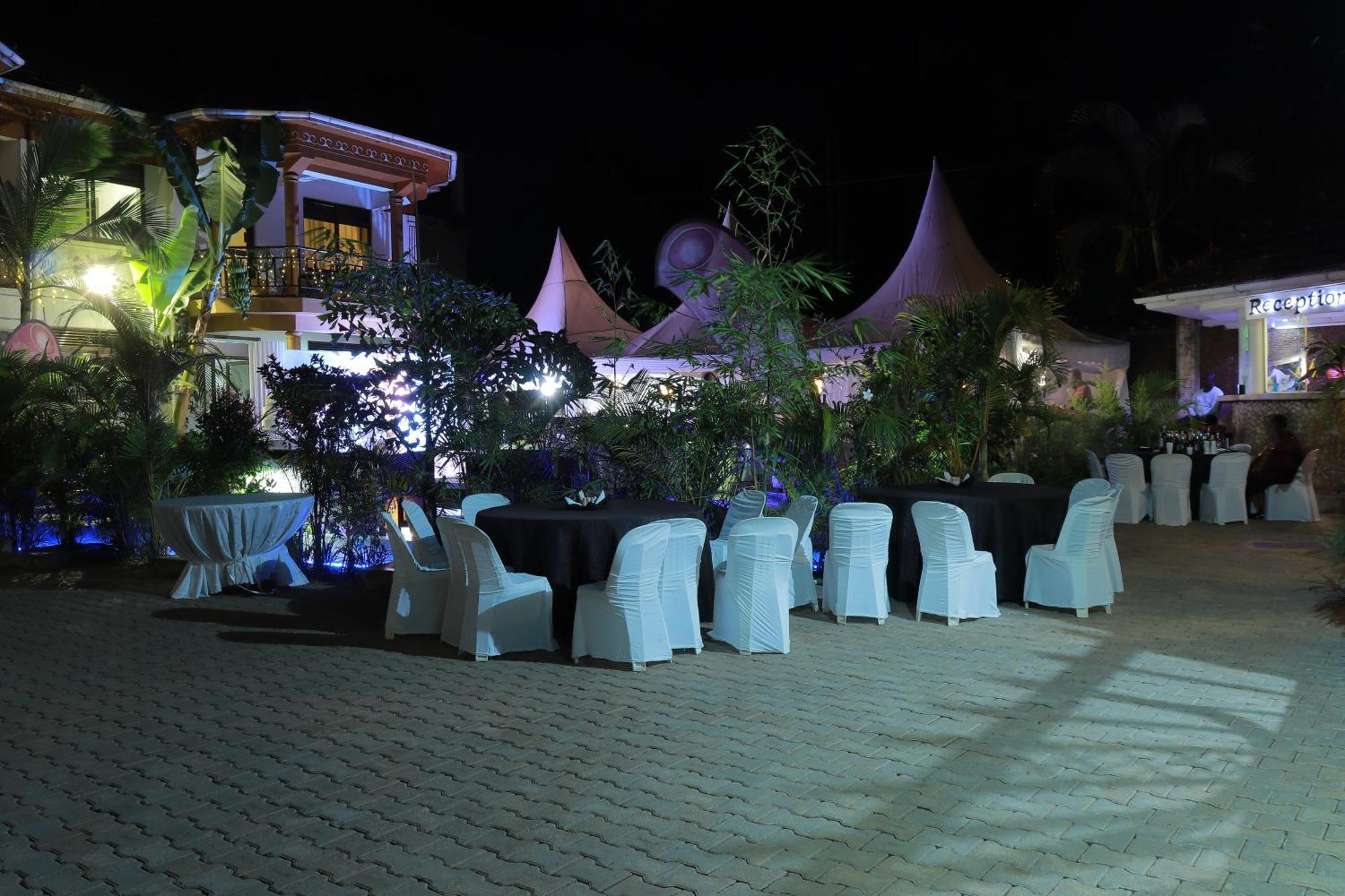 Mowicribs Hotel And Spa Энтеббе Экстерьер фото